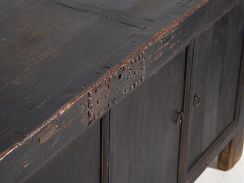 Aparador antiguo pintura original en madera de olmo – China, circa 1900