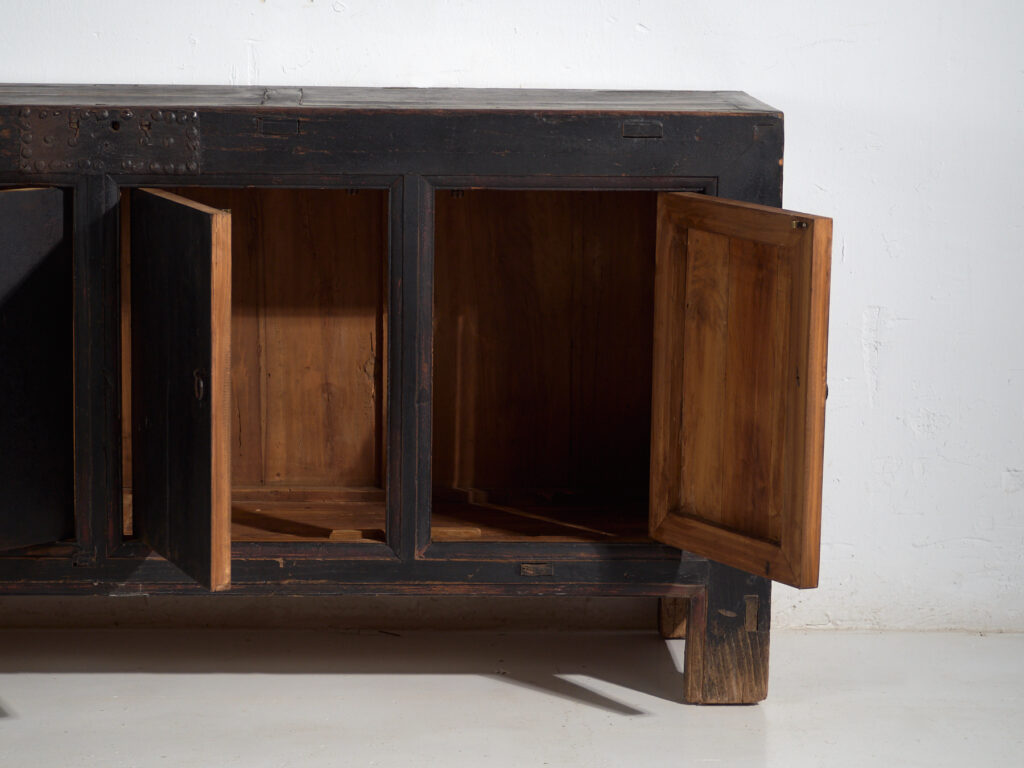 Aparador antiguo pintura original en madera de olmo – China, circa 1900