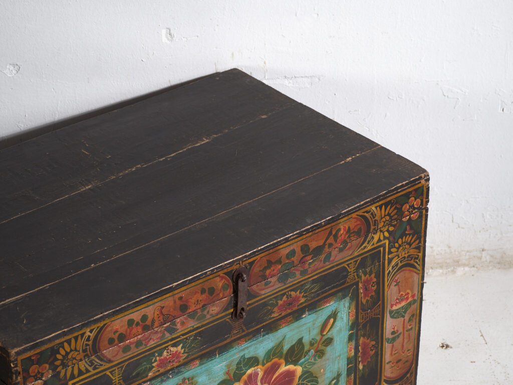 Baúl antiguo chino pintado en madera de pino – China, circa 1900