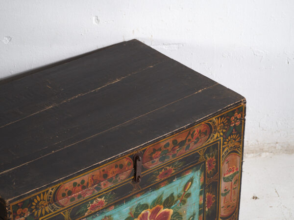Baúl antiguo chino pintado en madera de pino – China, circa 1900