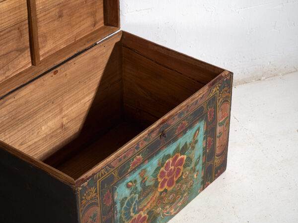 Baúl antiguo chino pintado en madera de pino – China, circa 1900