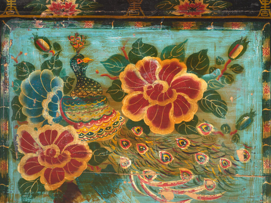 Baúl antiguo chino pintado en madera de pino – China, circa 1900