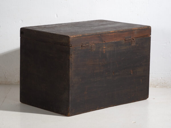 Baúl antiguo chino pintado – China, circa 1900