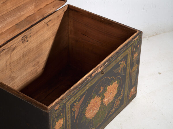 Baúl antiguo chino pintado – China, circa 1900