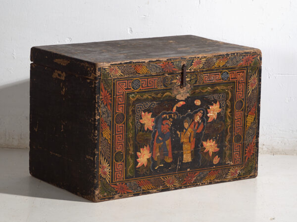 Baúl antiguo chino pintado en madera de pino – China, circa 1900