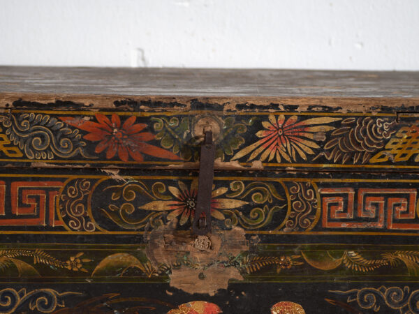 Baúl antiguo chino pintado en madera de pino – China, circa 1900