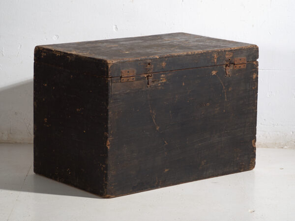 Baúl antiguo chino pintado en madera de pino – China, circa 1900