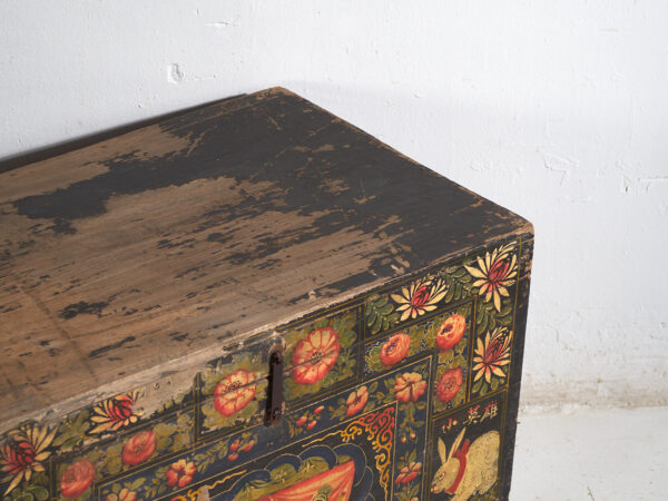 Baúl antiguo chino pintado en madera de pino – China, circa 1900