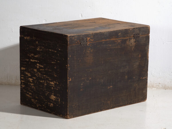 Baúl antiguo chino pintado en madera de pino – China, circa 1900