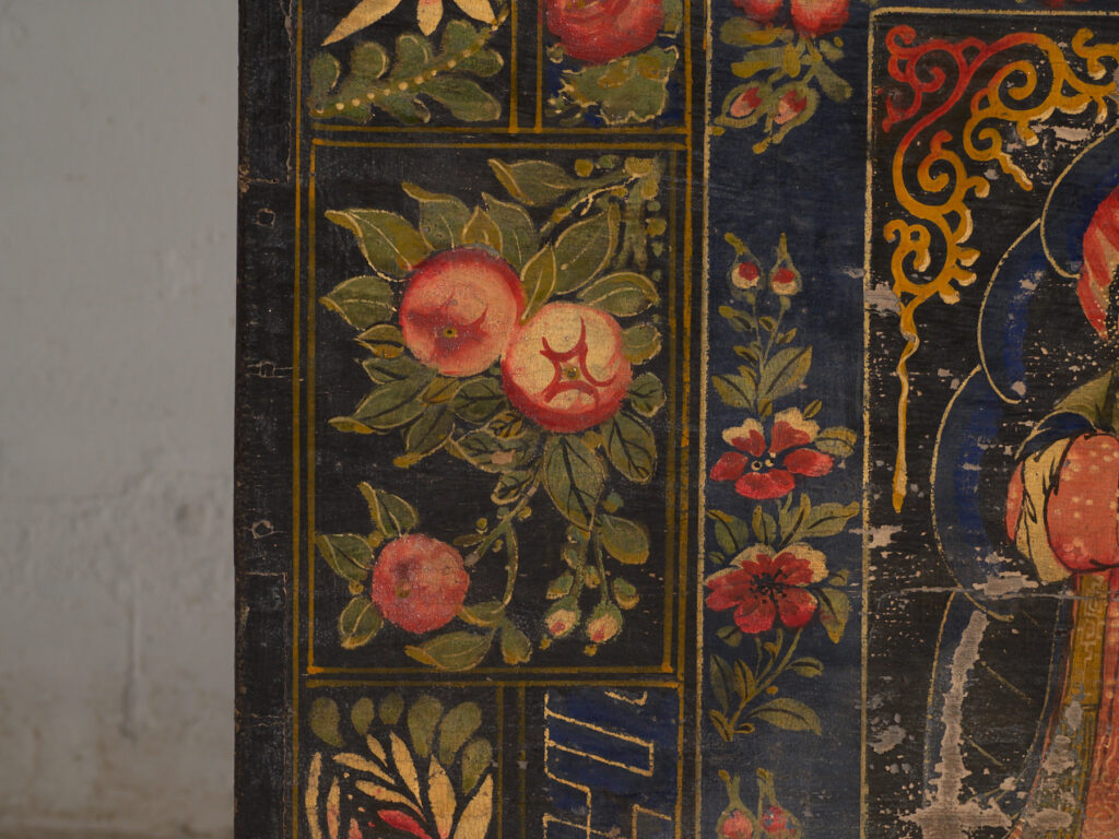 Baúl antiguo chino pintado en madera de pino – China, circa 1900