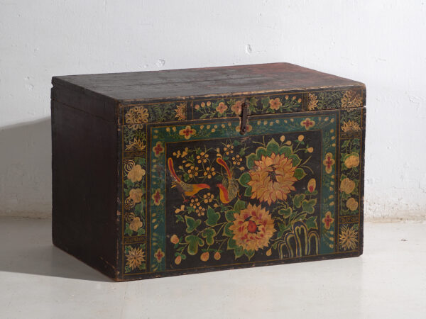 Baúl antiguo chino pintado en madera de pino – China, circa 1900