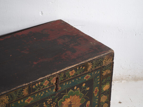 Baúl antiguo chino pintado en madera de pino – China, circa 1900