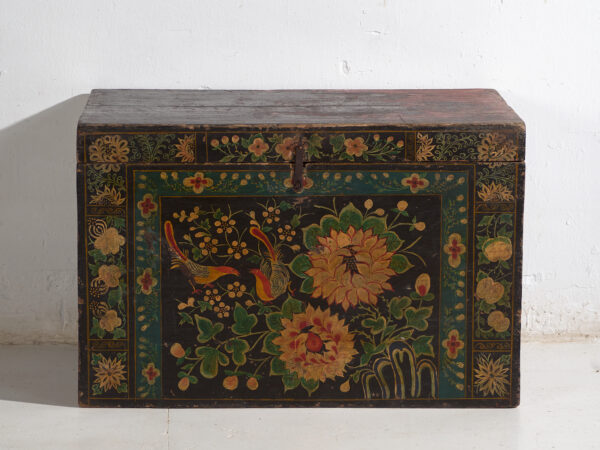 Baúl antiguo chino pintado en madera de pino – China, circa 1900