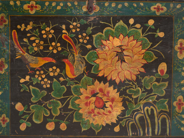 Baúl antiguo chino pintado en madera de pino – China, circa 1900
