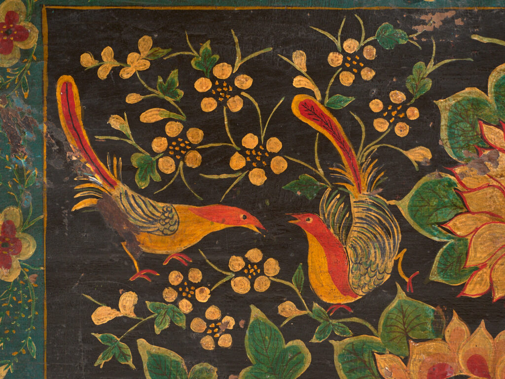 Baúl antiguo chino pintado en madera de pino – China, circa 1900