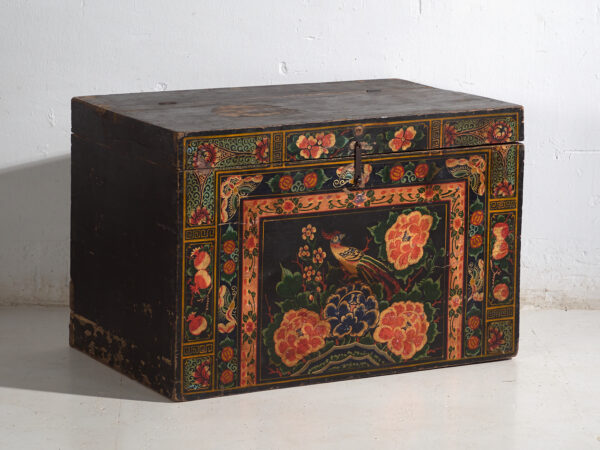 Baúl antiguo chino pintado en madera de pino – China, circa 1900