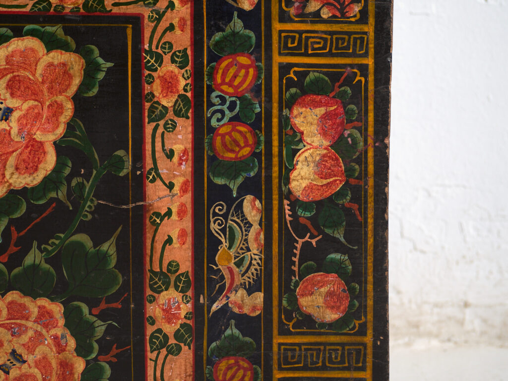 Baúl antiguo chino pintado en madera de pino – China, circa 1900