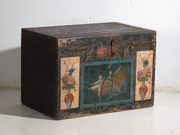 Baúl antiguo chino pintado en madera de pino – China, circa 1900