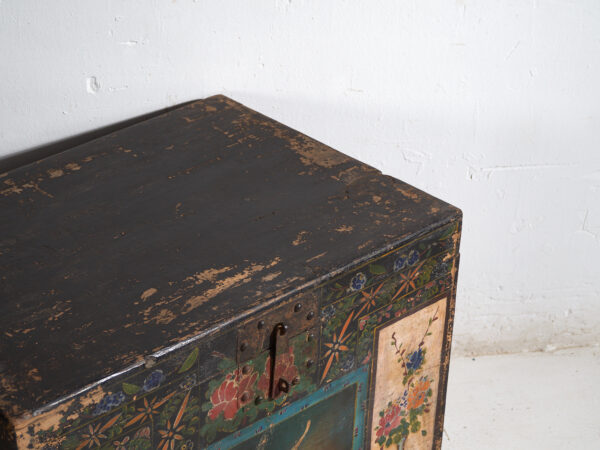 Baúl antiguo chino pintado en madera de pino – China, circa 1900