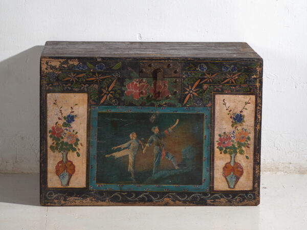 Baúl antiguo chino pintado en madera de pino – China, circa 1900
