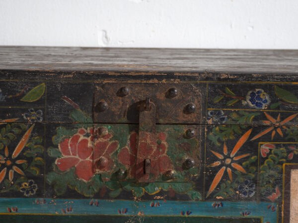 Baúl antiguo chino pintado en madera de pino – China, circa 1900