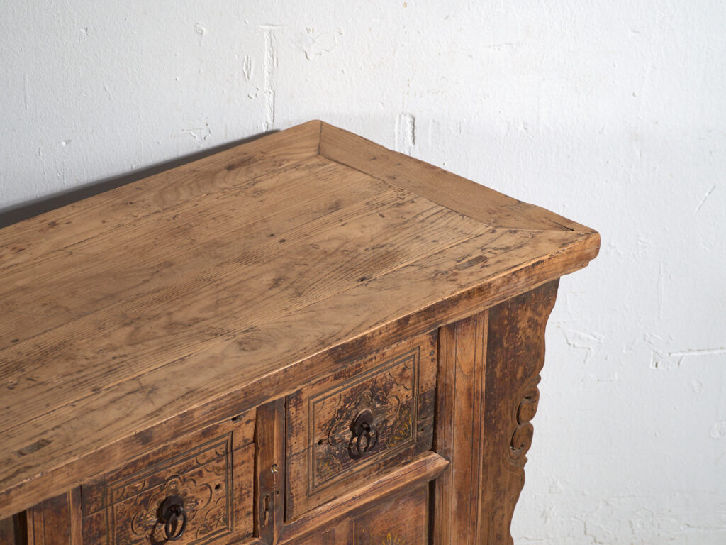Consola antigua tallada en madera de pino – China, circa 1900