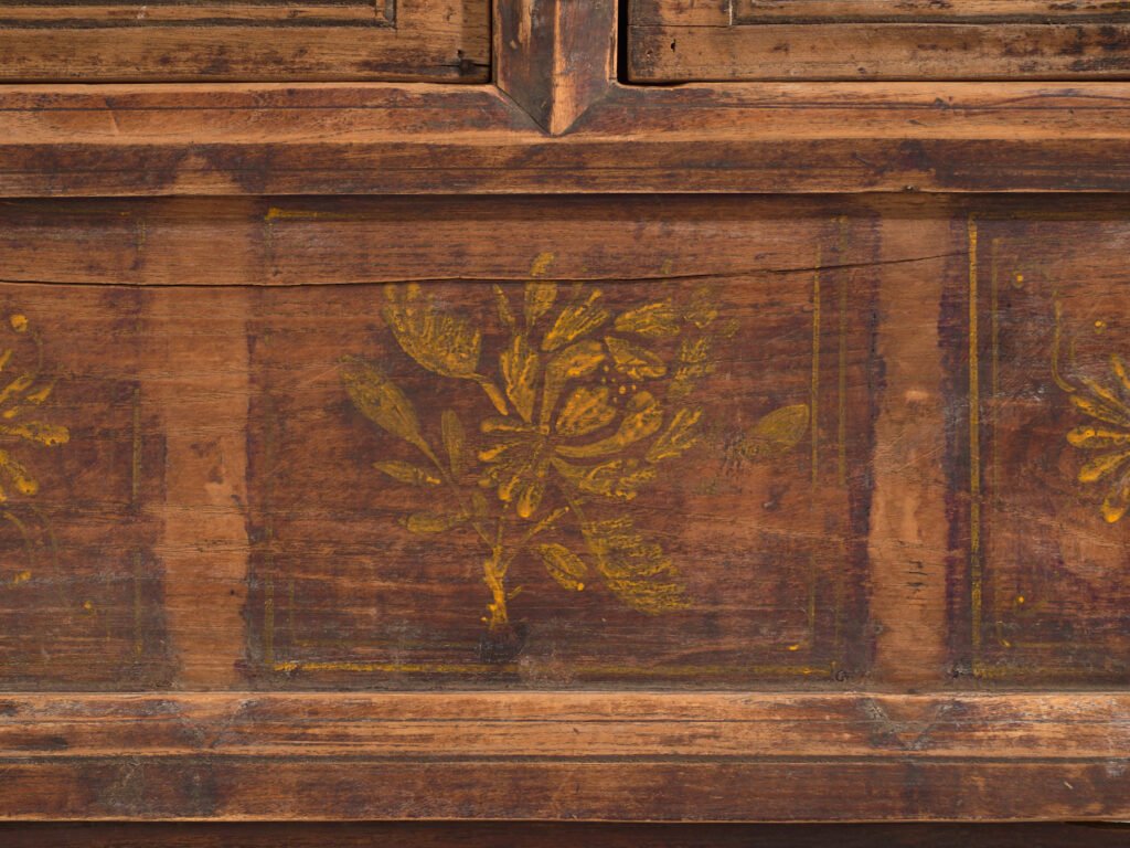 Consola antigua tallada en madera de pino – China, circa 1900