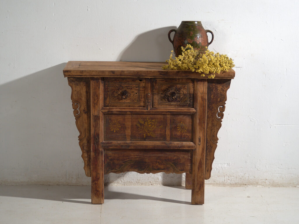 Consola antigua tallada en madera de pino – China, circa 1900