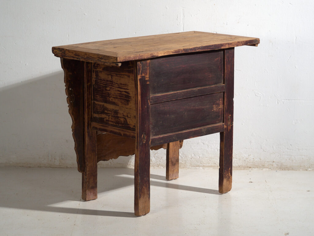 Consola antigua tallada en madera de pino – China, circa 1900