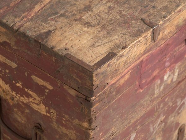 Baúl antiguo chino pintado en madera de pino – China, circa 1920