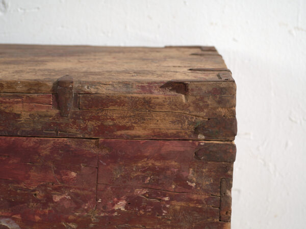 Baúl antiguo chino pintado en madera de pino – China, circa 1920