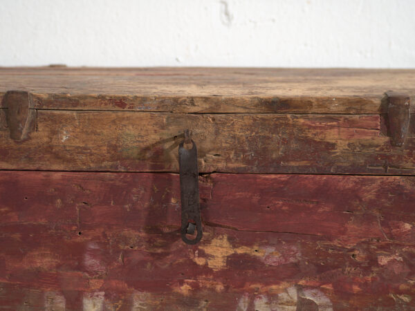 Baúl antiguo chino pintado en madera de pino – China, circa 1920