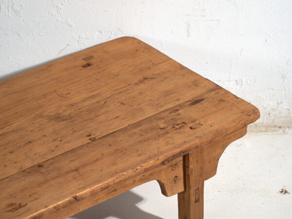 Table basse ancienne en bois de pin – Chine, circa 1930