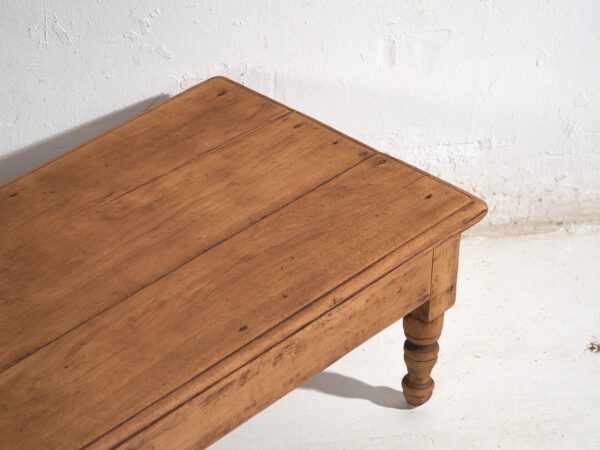 Table basse ancienne en bois de pin – Chine, circa 1930
