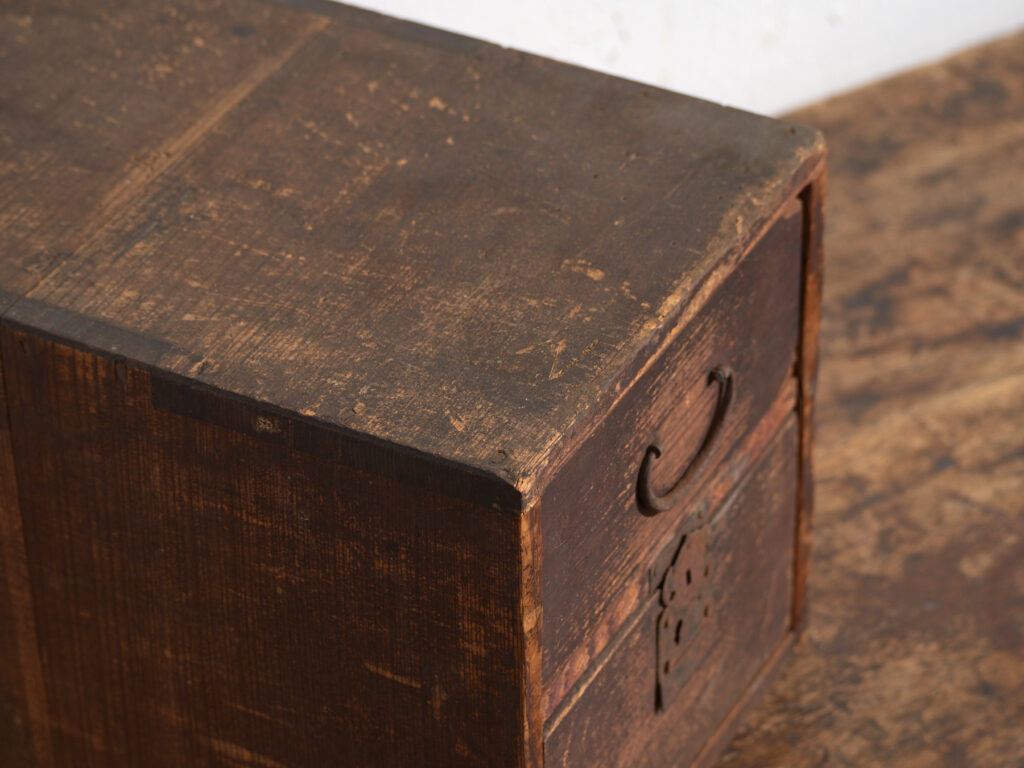 Pequeño tansu japonés antiguo - Periodo Meiji–Taishō (1880–1920)