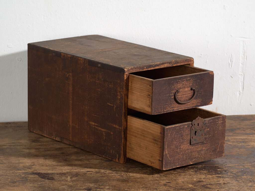 Pequeño tansu japonés antiguo - Periodo Meiji–Taishō (1880–1920)