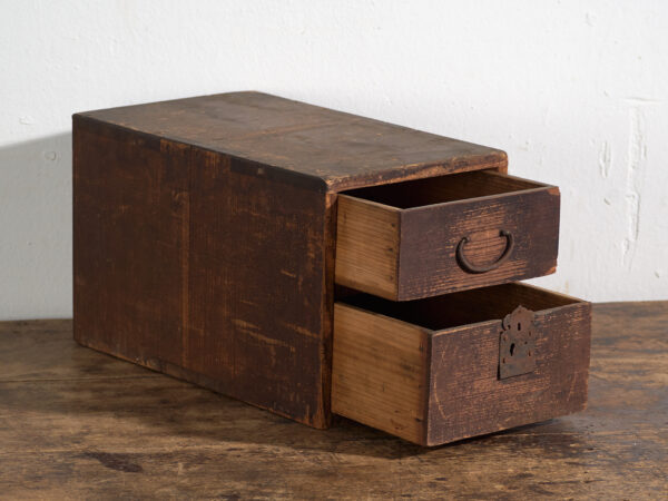 Pequeño tansu japonés antiguo - Periodo Meiji–Taishō (1880–1920)