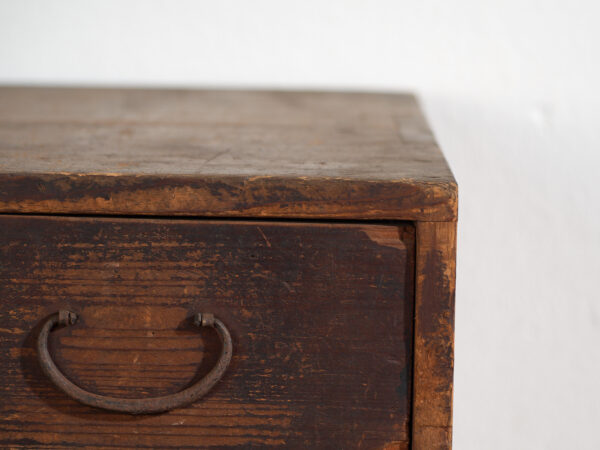 Pequeño tansu japonés antiguo - Periodo Meiji–Taishō (1880–1920)