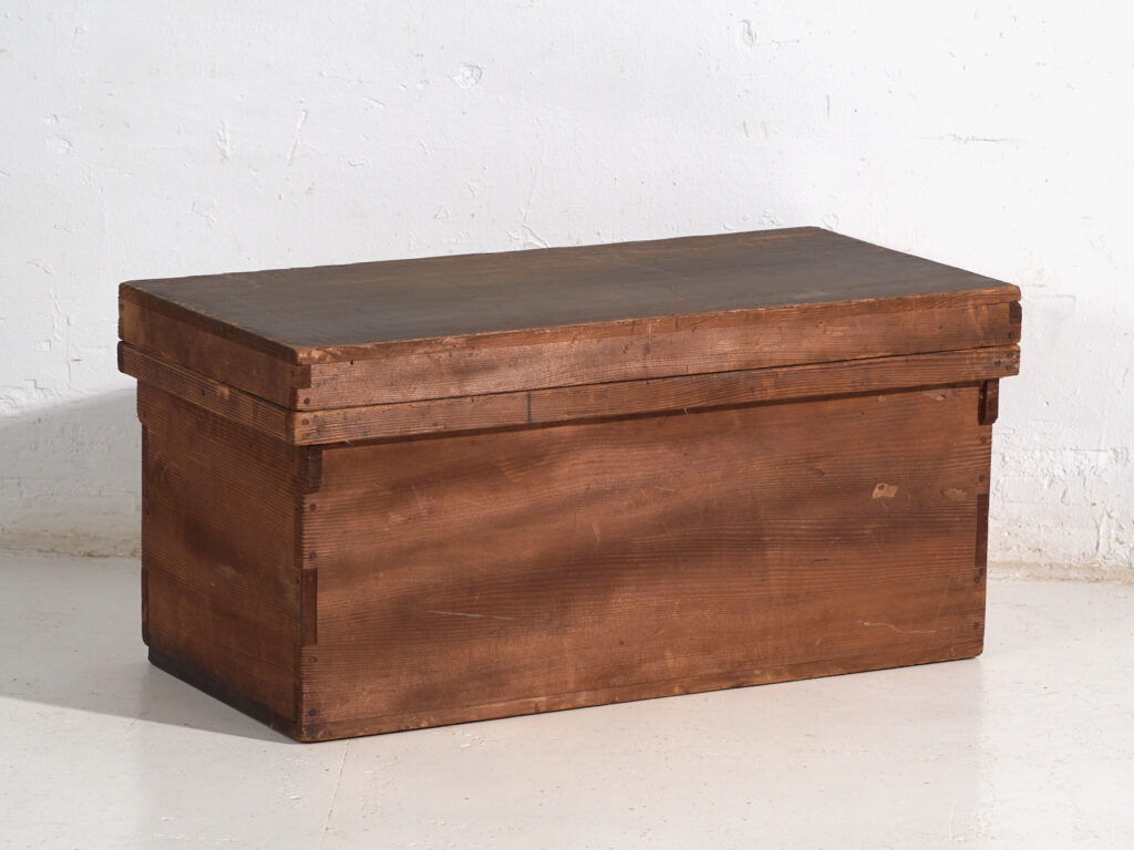 Caja japonesa antigua de almacenamiento en sugi - Periodo Meiji–Taishō (c.1890–1920)