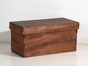 Caja japonesa antigua de almacenamiento en sugi - Periodo Meiji–Taishō (c.1890–1920)