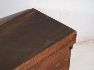 Caja japonesa antigua de almacenamiento en sugi - Periodo Meiji–Taishō (c.1890–1920)