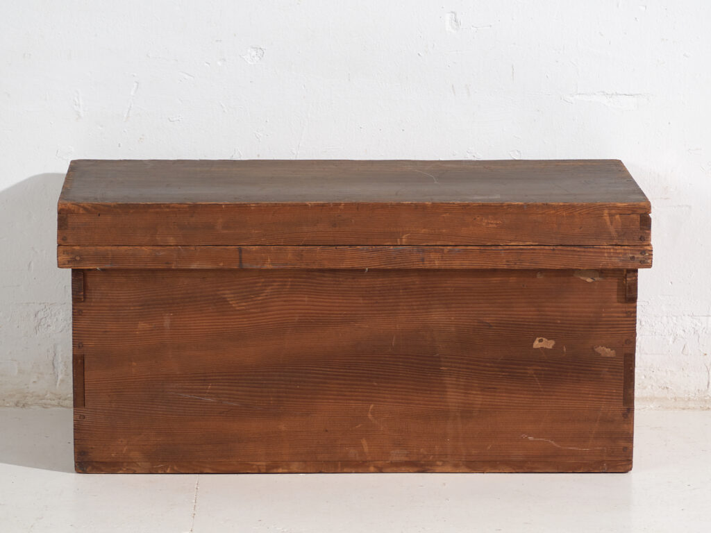 Caja japonesa antigua de almacenamiento en sugi - Periodo Meiji–Taishō (c.1890–1920)