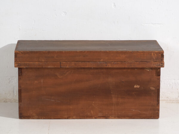 Caja japonesa antigua de almacenamiento en sugi - Periodo Meiji–Taishō (c.1890–1920)