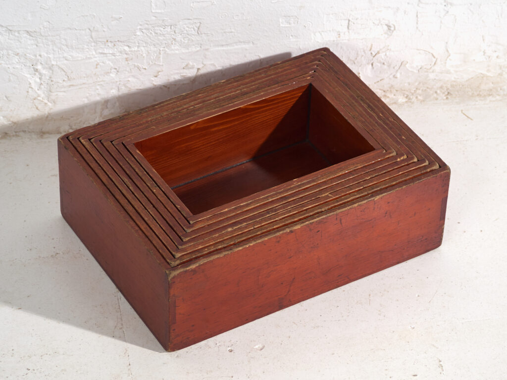 Cajas Japonesas Antiguas Apilables en Madera – Set de 7 – Periodo Taishō–Showa (c.1920–1950)