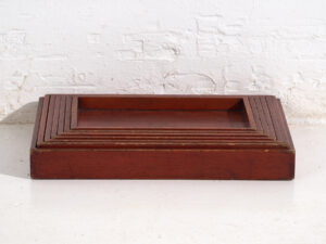 Bandejas Japonesas Antiguas Apilables en Madera Teñida – Periodo Taishō–Showa (c.1910–1940)