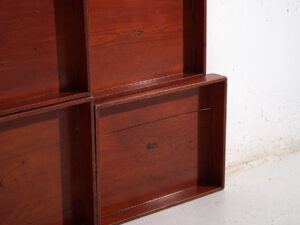 Bandejas Japonesas Antiguas Apilables en Madera Teñida – Periodo Taishō–Showa (c.1910–1940)