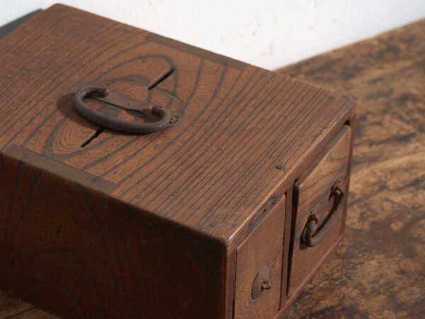 Caja Japonesa Antigua con Cajón en Madera – Periodo Meiji–Taishō (c.1890–1920)