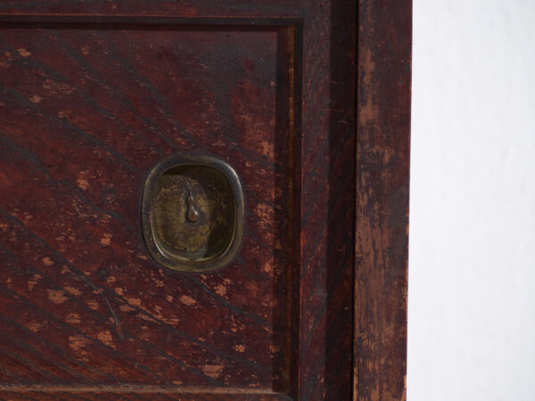Antiguo mueble de té japonés (Cha tansu) con puertas correderas de vidrio - Periodo Taishō–Showa (c.1920–1950)