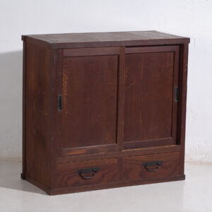 Armario japonés antiguo con puertas correderas y cajones - Periodo Taishō–Showa (c.1920–1950)