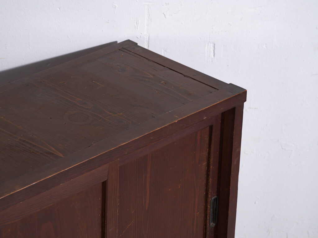 Armario japonés antiguo con puertas correderas y cajones - Periodo Taishō–Showa (c.1920–1950)